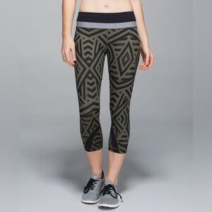 Lululemon Run Inspire Crop All Full-On Luxtreme size 8